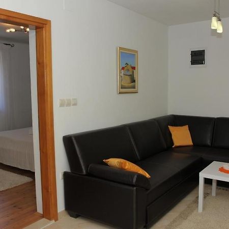 Holiday House Pine Tree Nerezisca 外观 照片