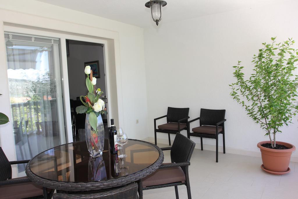 Holiday House Pine Tree Nerezisca 外观 照片