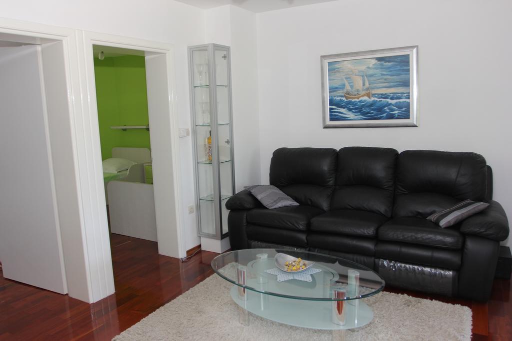 Holiday House Pine Tree Nerezisca 外观 照片