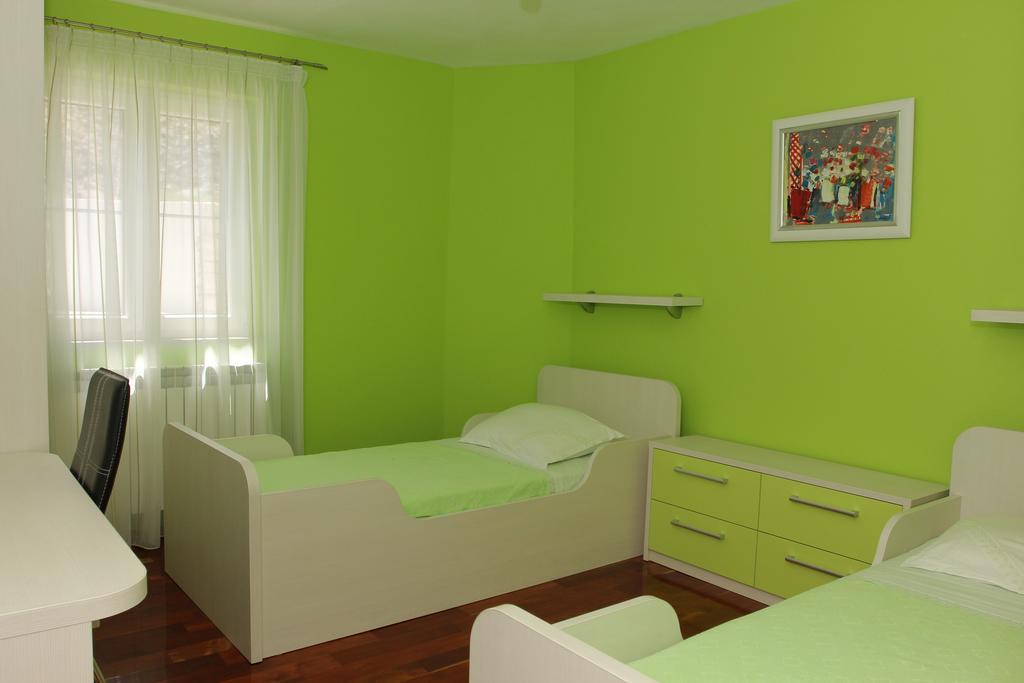 Holiday House Pine Tree Nerezisca 外观 照片
