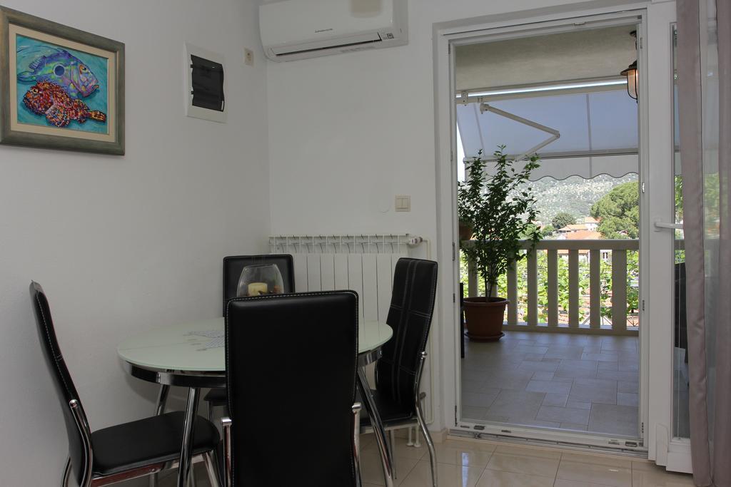 Holiday House Pine Tree Nerezisca 外观 照片